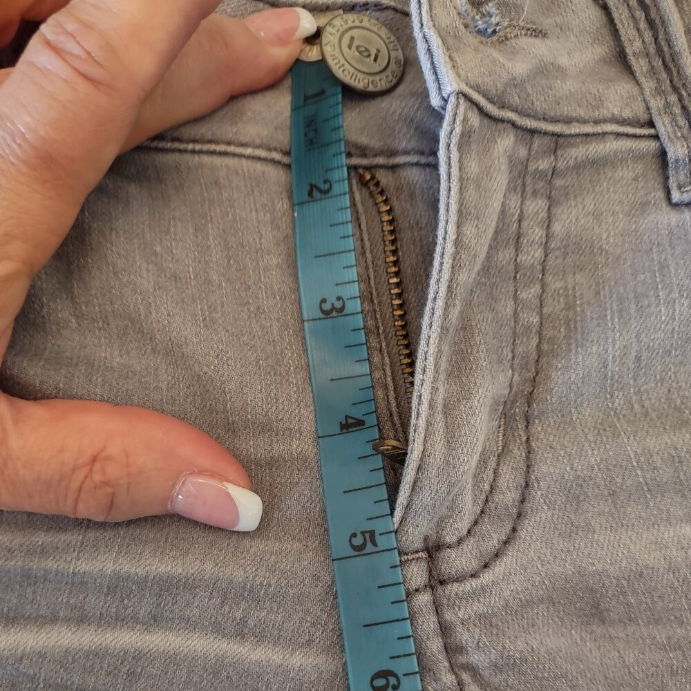 HOST PICK!!! Skinny jeans, soft grey wash. Size 5, 29"inseam. EUC - Picture 3 of 6